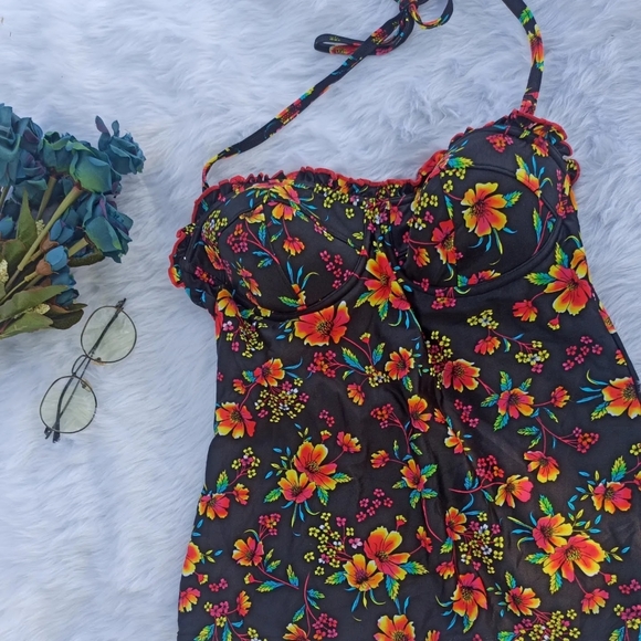 Hot sleevless top - Picture 3 of 4